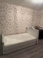 Meisjes kamer set (bed, kast, bureau), Ophalen, Zo goed als nieuw