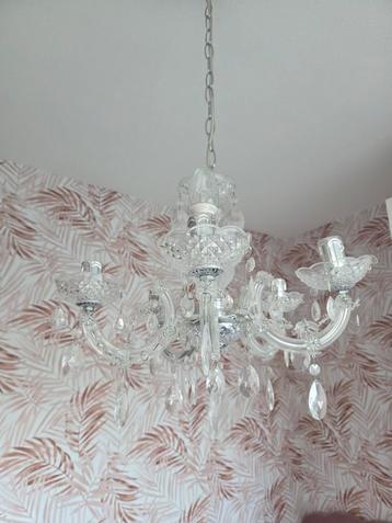 Elegante Kroonluchter met Kristallen beschikbaar voor biedingen