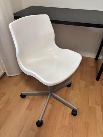 Ikea bureaustoel wit beschikbaar voor biedingen