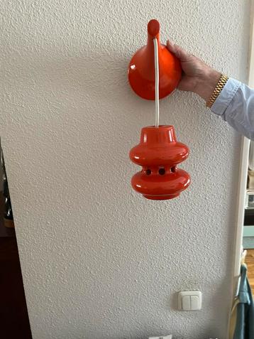 Vintage oranje wand lamp beschikbaar voor biedingen