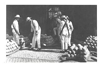 976578 Alkmaar Kaasdragers 1943 Gelopen met postzegel beschikbaar voor biedingen
