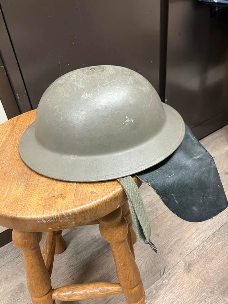 Oude BB Helm - Beschermings Bescherming, Verzamelen, Militaria | Algemeen, Overige soorten, Helm of Baret, Nederland, Ophalen of Verzenden