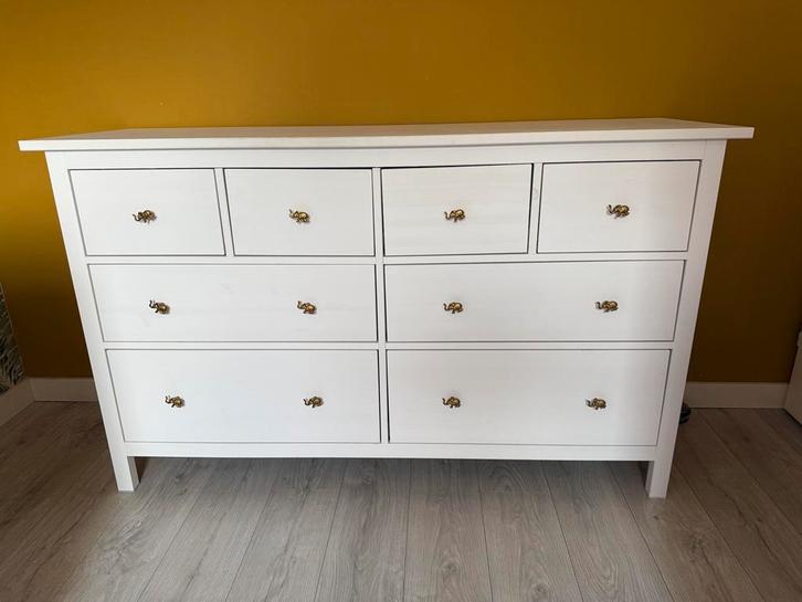 Ikea HEMNES ladekast / commode wit met olifanten knop, Kinderen en Baby's, Kinderkamer | Commodes en Kasten, Zo goed als nieuw