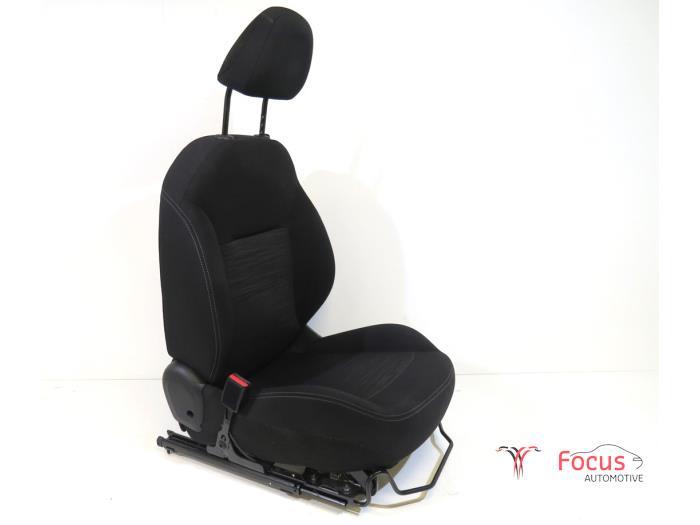 Stoel links van een Peugeot 208, Auto-onderdelen, Interieur en Bekleding, Ophalen of Verzenden, 3 maanden garantie, Gebruikt, Peugeot