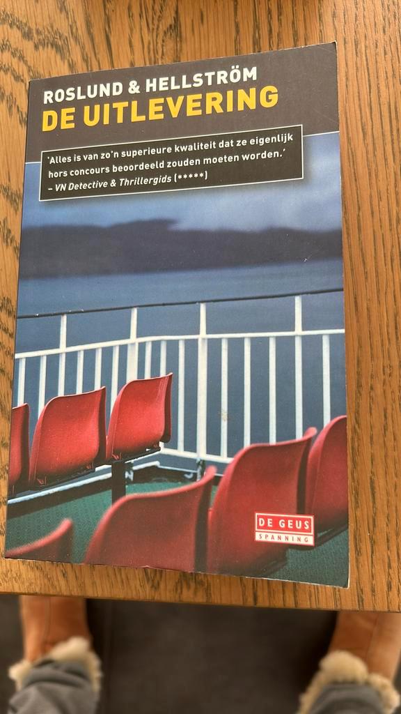 Roslund - De uitlevering, Boeken, Thrillers, Zo goed als nieuw, Ophalen of Verzenden