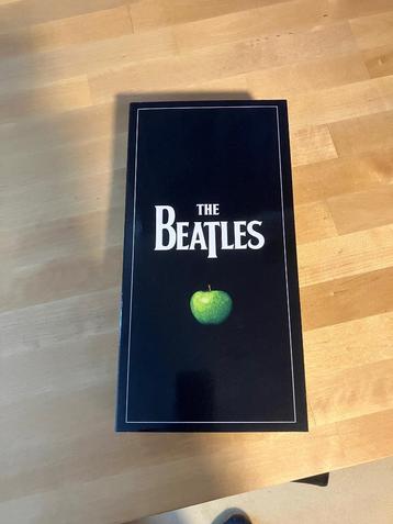 Box met alle CD's van de Beatles beschikbaar voor biedingen