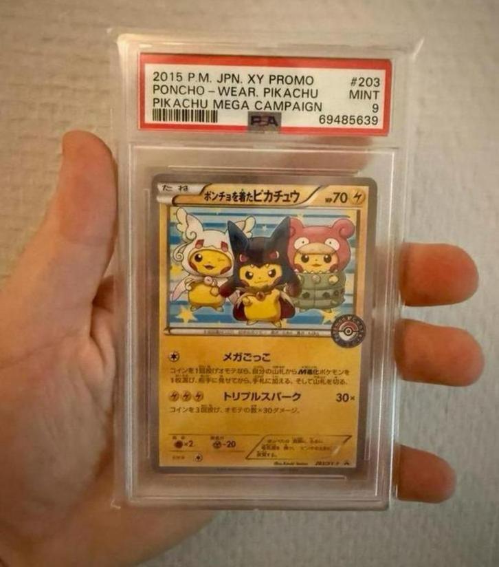 Psa 9 Poncho Pikachu, Hobby en Vrije tijd, Verzamelkaartspellen | Pokémon, Zo goed als nieuw, Meerdere kaarten, Foil, Ophalen of Verzenden