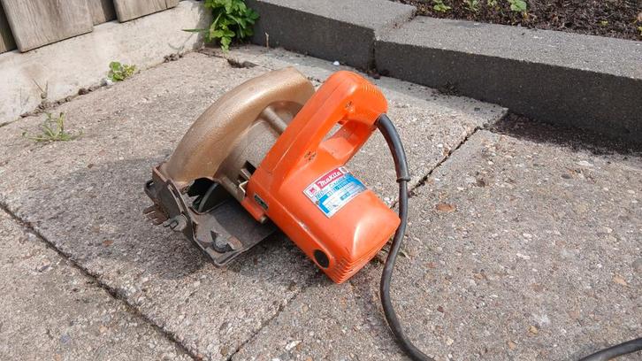 Makita cirkelzaag 800 Watt te koop, Doe-het-zelf en Verbouw, Gereedschap | Zaagmachines, Gebruikt, Cirkelzaag, 600 tot 1200 watt