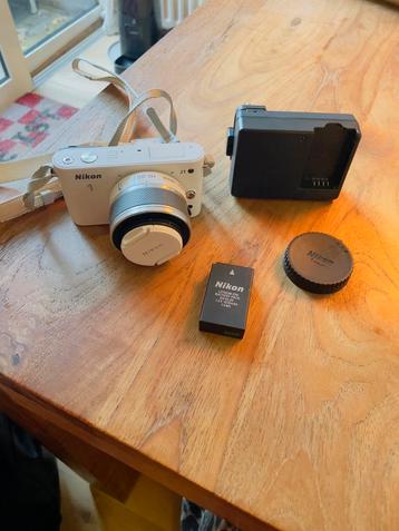 Nikon 1 J1 body + 10 - 30 mm lens beschikbaar voor biedingen