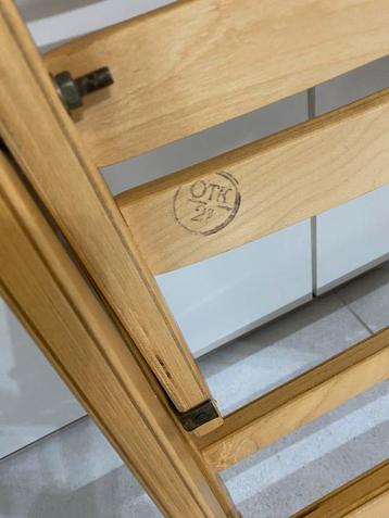 Houten klapstoelen (2 stuks) beschikbaar voor biedingen