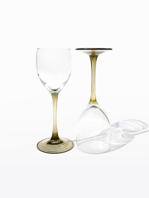 2 wijnglazen met bruine voet vintage France, Verzamelen, Glas en Borrelglaasjes, Zo goed als nieuw, Overige typen, Verzenden