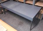 Houten Tafel met IJzeren Poten, Ophalen