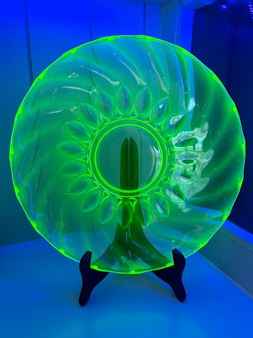 Uranium bord, Antiek en Kunst, Antiek | Glas en Kristal, Ophalen of Verzenden