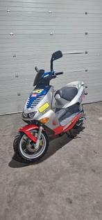 Aprilia SR50 Valentino Rossi - 7000km, Fietsen en Brommers, Scooters | Aprilia, Ophalen, Benzine, SR 50