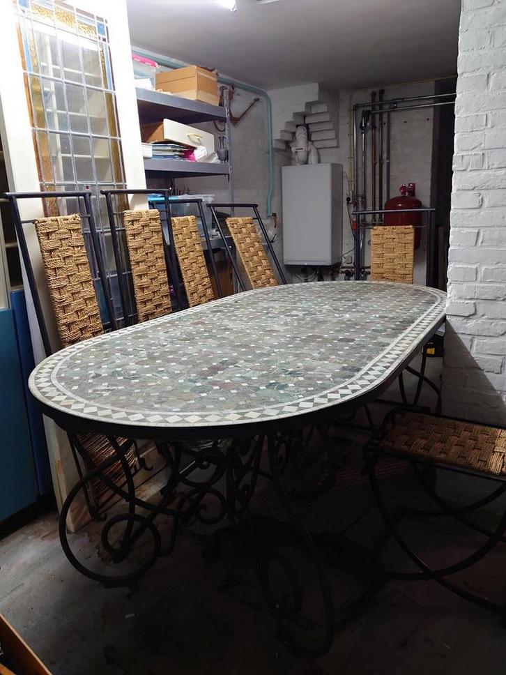Marokkaanse natuurstenen tafel met stalen onderstel, Tuin en Terras, Tuinsets en Loungesets, Gebruikt, Overige materialen, Ophalen