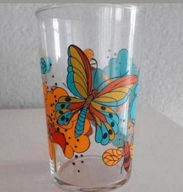 Glas met Bloemen en Insekten beschikbaar voor biedingen