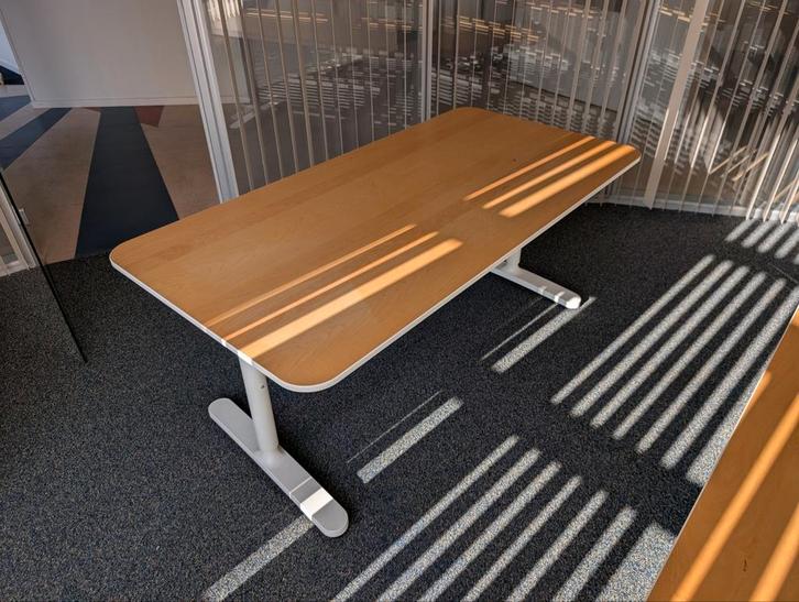 2 Ikea Bekant 80x160 bureau in hoogte verstelbaar de, Huis en Inrichting, Bureaus, Zo goed als nieuw, In hoogte verstelbaar, Ophalen