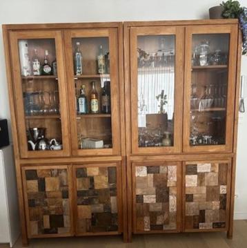 Teak-houten eetkamerkasten beschikbaar voor biedingen