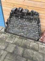 Klinkers (waalformaat) blauw en rood tegen doos chocola, Ophalen, Steen of Klei, Zo goed als nieuw, 15 m² of meer