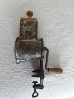 Vintage retro nootmuskaat rasp molentje nr. 8, Ophalen of Verzenden, Zo goed als nieuw