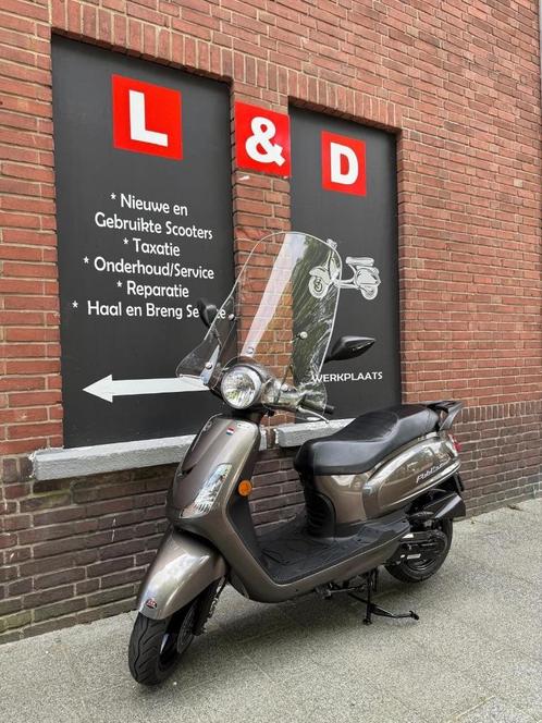 Te Koop Sym fiddle 2 ( blauw kenteken ), Fietsen en Brommers, Scooters | SYM, Gebruikt, Fiddle, Maximaal 25 km/u, Benzine, Ophalen
