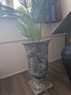 Franse vaas op voet met plant - 61cm, Tuin en Terras, Tuinvazen, Ophalen