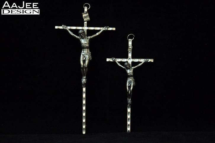Setje van 2 Jezus kruisjes -  verschillende lengtes - Italië, Antiek en Kunst, Antiek | Religie, Ophalen of Verzenden