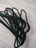 12 zwarte fluwelen hangers, Ophalen, Zo goed als nieuw