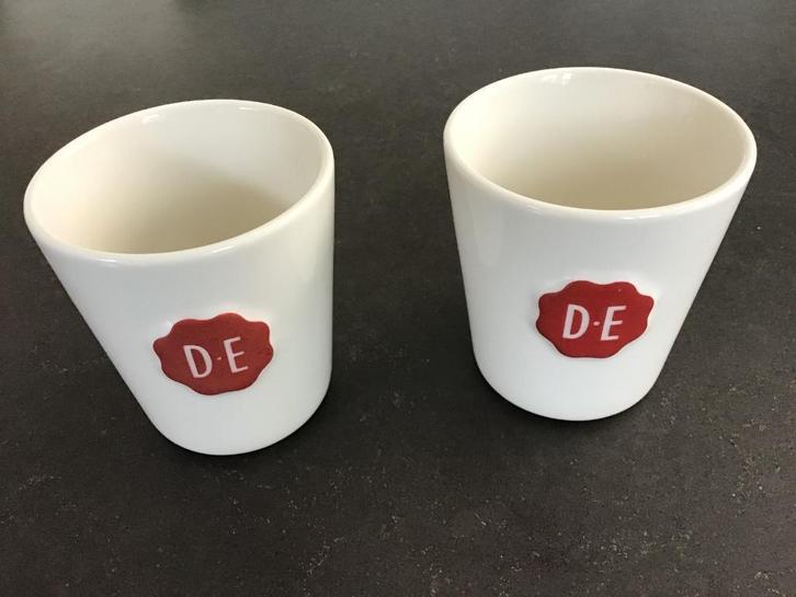 2x Douwe Egberts Mokken, Huis en Inrichting, Keuken | Servies, Zo goed als nieuw, Kop(pen) en/of Schotel(s), Overige stijlen, Ophalen of Verzenden