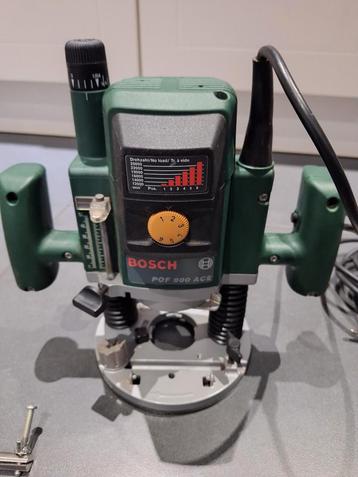 Bovenfrees Bosch POF 800 ACE met geleider en freesjes beschikbaar voor biedingen