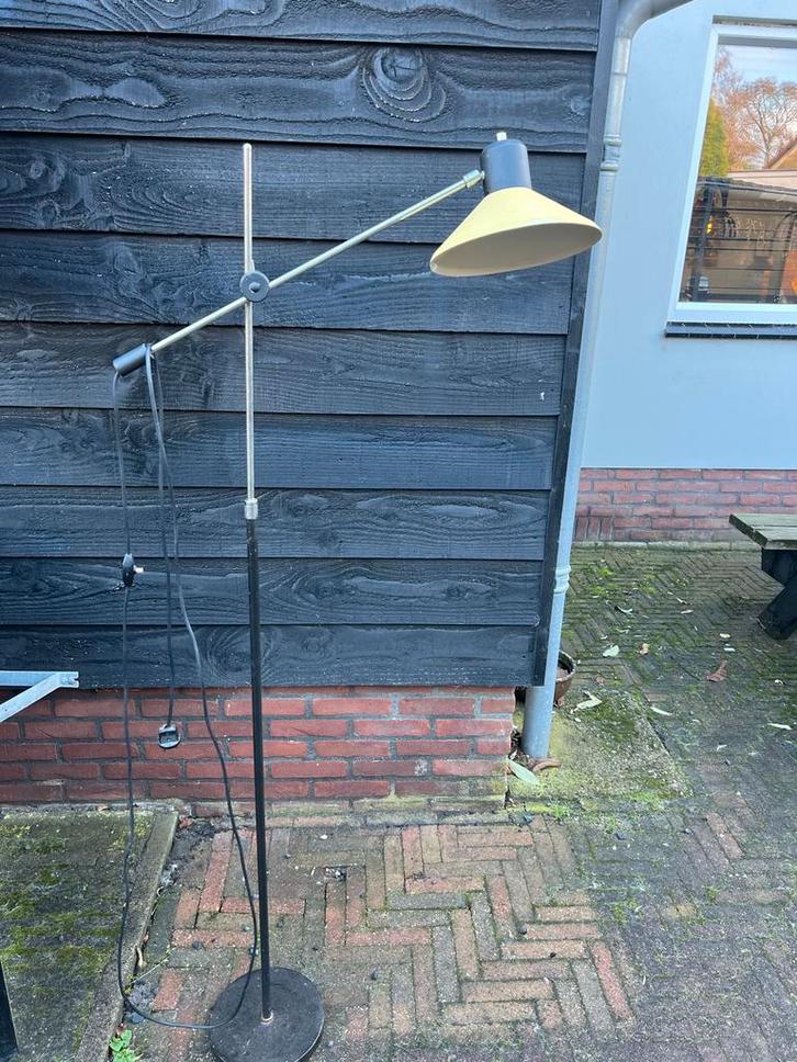 Vintage Vloerlamp met Verstelbare Arm, Huis en Inrichting, Lampen | Vloerlampen, Gebruikt, 150 tot 200 cm, Metaal, Ophalen