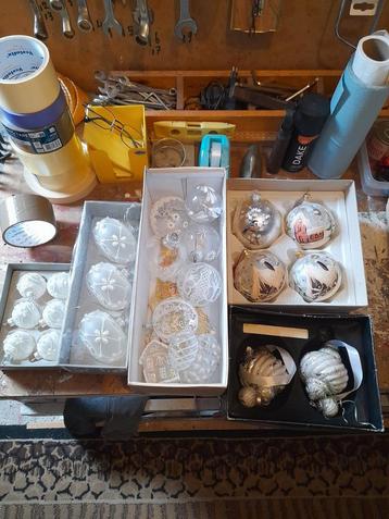 Brocante kerstballen beschikbaar voor biedingen
