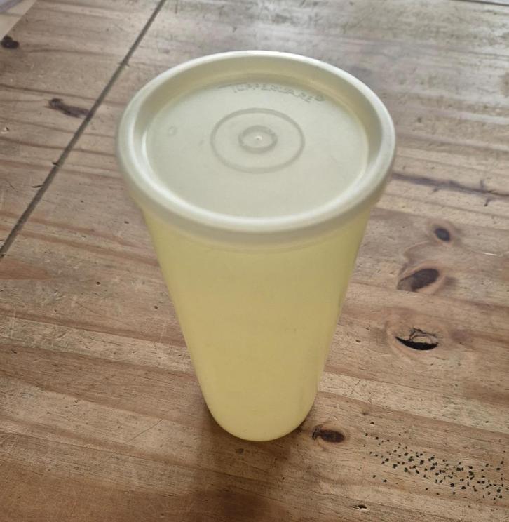 Tupperware beker met deksel Geel Hoogte 17cm Ø 7,5cm, Huis en Inrichting, Keuken | Tupperware, Zo goed als nieuw, Beker of Kan