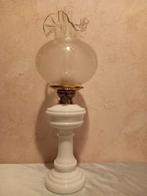 Witte opaline glazen olielamp, Antiek en Kunst, Antiek | Lampen, Ophalen