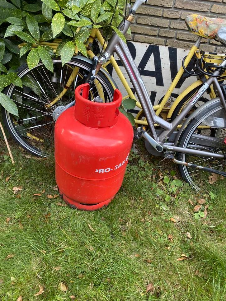 Lege Gasflessen (over datum) - Tuinkachel project, Tuin en Terras, Gasbarbecues, Gebruikt, Ophalen