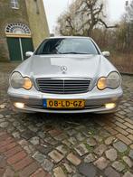 Mercedes-Benz C-Klasse 2.0 C200 Kompr Sedan AUT 2002 Grijs, Auto's, Automaat, Achterwielaandrijving, 74 €/maand, 4 cilinders