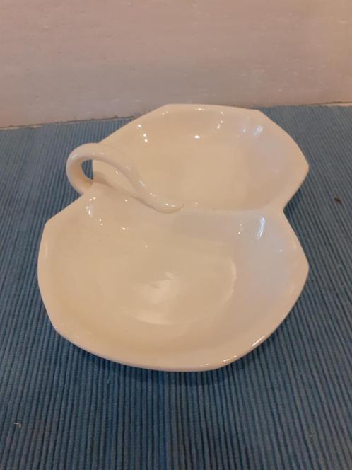 Societe Ceramique - mooi roomkleurig schaaltje met handvat, Antiek en Kunst, Antiek | Servies los, Ophalen of Verzenden