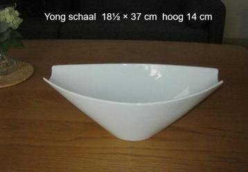schaal, mooie, grote, witte, ovale schaal, Yong keramiek beschikbaar voor biedingen