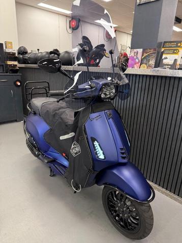 Vespa Sprint Brom Special Mat Blauw E5 45KM BJ 2022 Bomvol beschikbaar voor biedingen