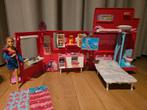 Barbie set met camper, auto, scooter, kleertjes, accesoires, Ophalen of Verzenden, Zo goed als nieuw, Barbie