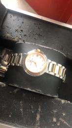 horloge en weige houten tafel, Sieraden, Tassen en Uiterlijk, Horloges | Dames, Overige merken, Leer, Ophalen of Verzenden, Zo goed als nieuw