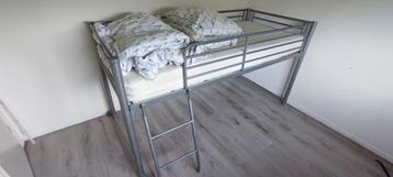 Metalen Hoogslaper - Ideaal voor kleine ruimtes! beschikbaar voor biedingen