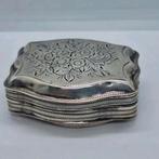 Antiek Zilveren Pillendoosje - 6cm, Ophalen of Verzenden, Zilver