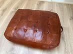Vintage leren poef kussen zitkussen getufd cognac bruin leer, Gebruikt, Leer, Ophalen of Verzenden, 50 tot 75 cm