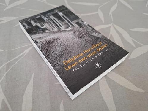 LEVEN MET ONZE DODEN - Een essay over Troost (D. Horvilleur), Boeken, Psychologie, Zo goed als nieuw, Ophalen of Verzenden