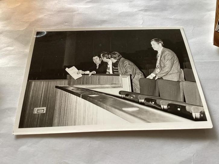 Vintage Foto: Mannen in een zaal Deventer, Antiek en Kunst, Kunst | Tekeningen en Foto's, Ophalen of Verzenden