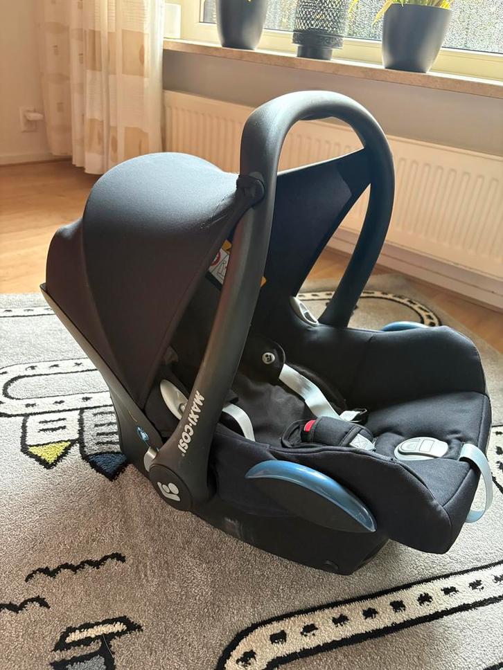 Maxi-Cosi CabrioFix autostoeltje 0-12 kg + FamilyFix base, Kinderen en Baby's, Autostoeltjes, Zo goed als nieuw, Maxi-Cosi, 0 t/m 13 kg