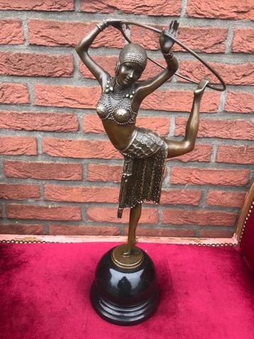 groot bronzen topbeeld, hoepeldanseres van Chiparus beschikbaar voor biedingen