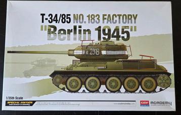  Academy  T-34/85 No.183 Factory "Berlin 1945" 1:35 beschikbaar voor biedingen