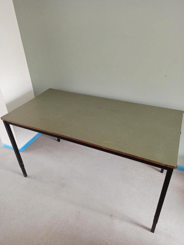 Gratis tafel/bureau 140 cm x 70 cm, hoogte verstelbaar, Huis en Inrichting, Tafels | Eettafels, Gebruikt, 50 tot 100 cm, 100 tot 150 cm